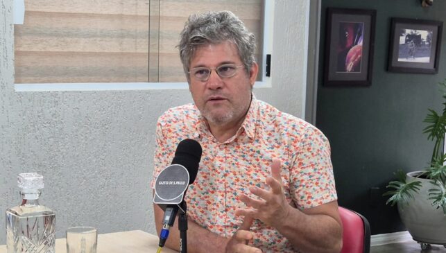 Apresentador entrevistou ícones de diferentes fases para o documentário radiofônico