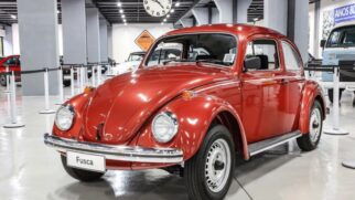 Com sua combinação de simplicidade mecânica, design icônico e história rica, o Fusca transcendeu sua função original de transporte para se tornar um símbolo cultural. 