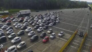 Morador de São Paulo que se programa para subir do Litoral para a Capital neste domingo (19/1) está encontrando dificuldades no Sistema Anchieta-Imigrantes