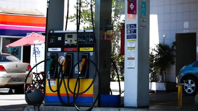 Preços dos combustíveis estão defasados no Brasil em relação aos valores internacionais