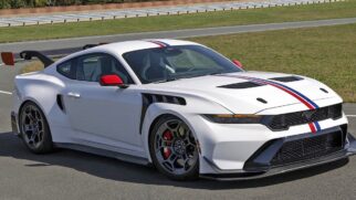 Com 826 cavalos, 91 kgfm e máxima de 325 km/h, o GTD Spirit of America é o Mustang homologado para as ruas mais potente e rápido já projetado