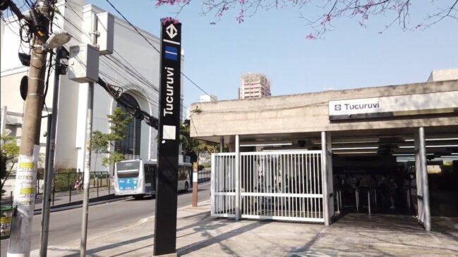 Passageiros e moradores da zona norte reclamam do mau odor que exala perto da estação