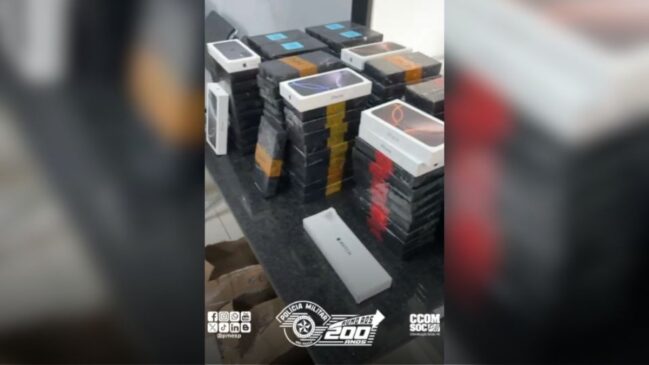 Policiais militares apreenderam 122 aparelhos novos da marca Apple