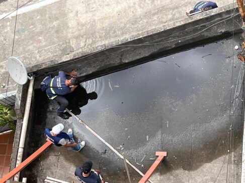 Fiscais da Prefeitura de São Paulo em imóvel após denúncia da Gazeta