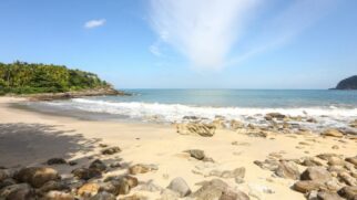 São Sebastião é citada como 'lar de uma série de praias de areia ridiculamente perfeitas'