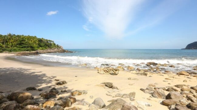 São Sebastião é citada como 'lar de uma série de praias de areia ridiculamente perfeitas'