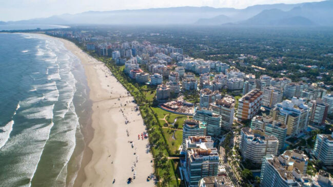 Com infraestrutura completa, a praia de São Lourenço é um dos pontos mais conhecidos de Bertioga, merecidamente