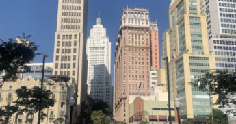 Passeio pelo centro revela belezas históricas dos prédios da Capital