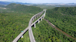 Terceira pista deve promover a agilidade na circulação dos veículos na chegada e na saída do litoral
