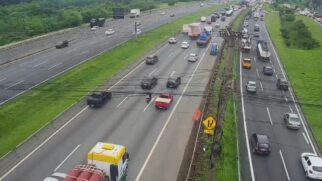 Trânsito carregado nas rodovias que entram em São Paulo