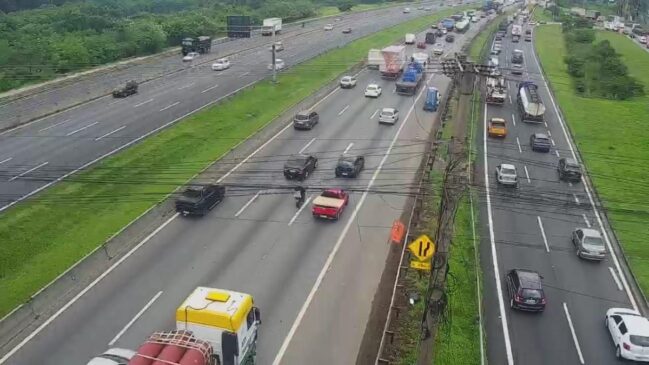 Trânsito carregado nas rodovias que entram em São Paulo