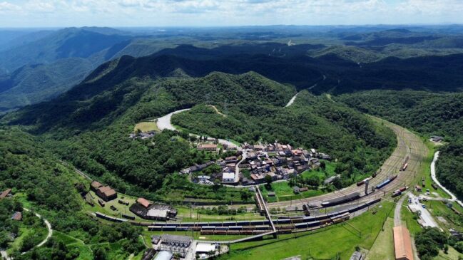 Trilha da Pedra Lisa possui 3.200 metros de extensão e liga Santo André a Santos