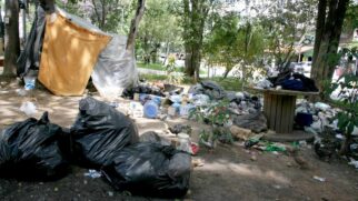 Moradores denunciam falta de manutenção e zeladoria em praça da zona sul de São Paulo