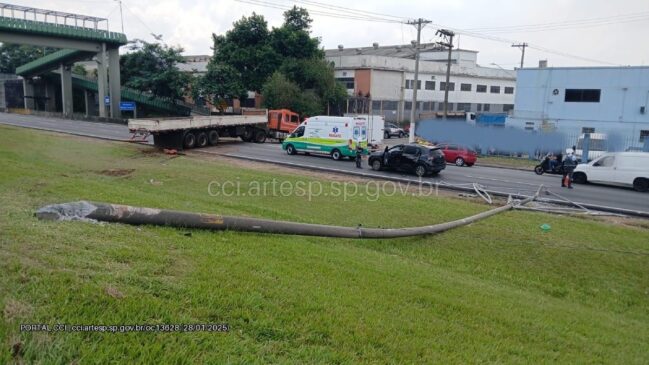 Motorista que vem do litoral de São Paulo para a capital paulista encontra trânsito e bloqueio na rodovia Anchieta