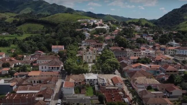 São José do Barreiro recebe turistas o ano todo, com festas e eventos tradicionais. O Carnaval e a Festa de Julho são alguns dos destaques culturais.