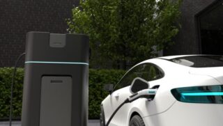 Tecnologia inovadora usa etanol para gerar eletricidade em veículos, oferecendo alta eficiência e baixa emissão de carbono