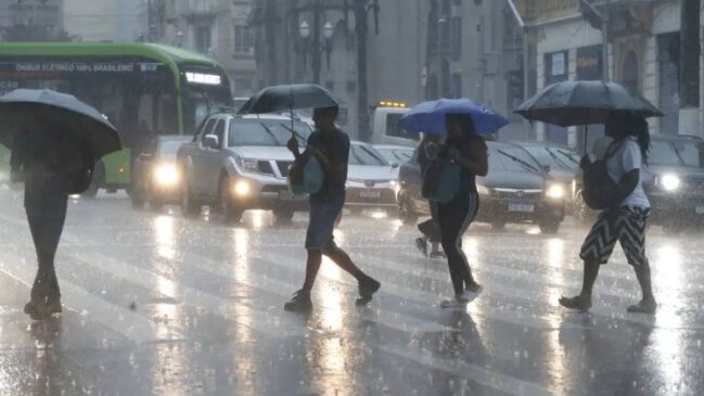 Órgão também alerta para ventos intensos, que podem variar entre 60 e 100 km/h