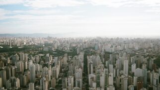 Presença de um bloqueio atmosférico sobre a região sudeste mantém o céu com poucas nuvens e sem previsão de chuva