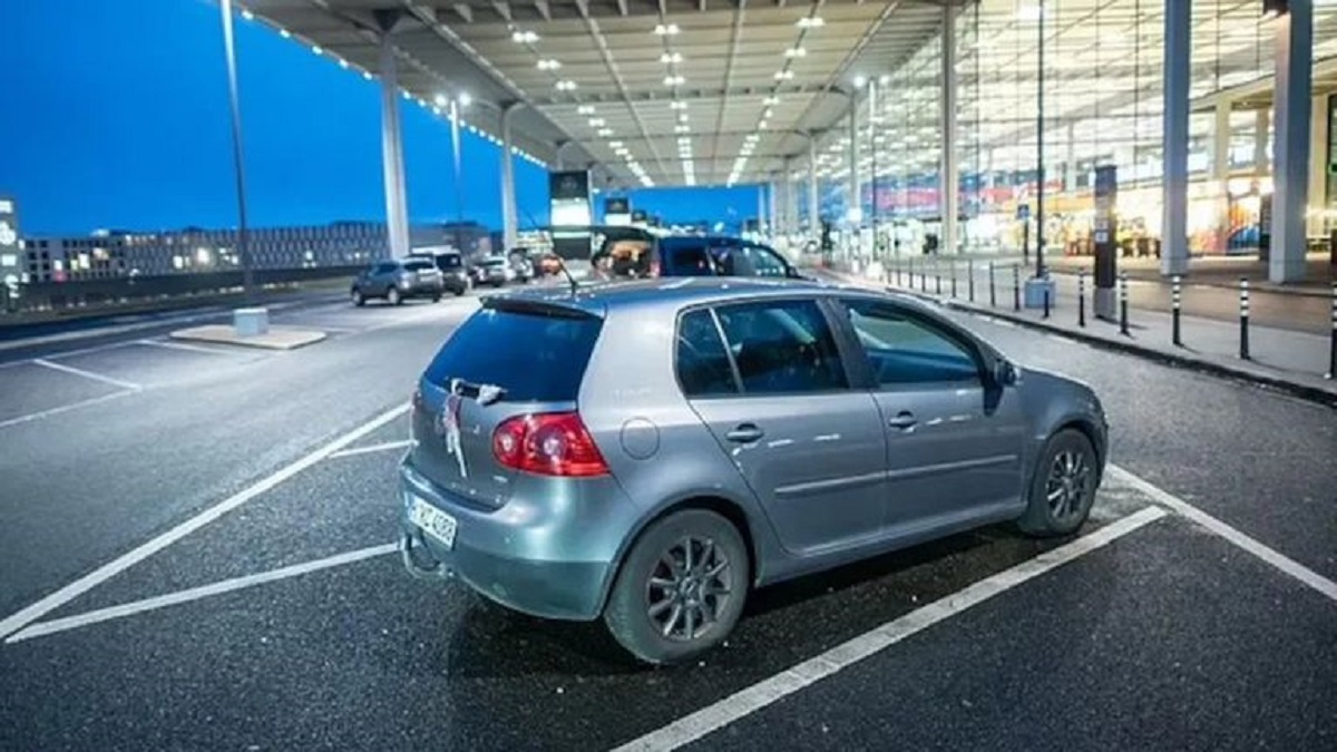 Carro passou mais de um ano no estacionamento até ser recolhido