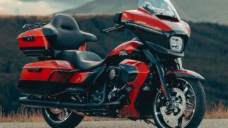 Modelo utiliza o chassi Softail, com suspensão traseira monochoque atualizada