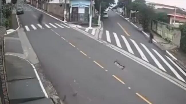 Idoso atravessava na faixa quando foi atropelado