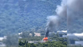 Incêndio de grandes proporções atinge uma área da Cidade Cenográfica, conhecida como Projac, nos estúdios Globo, na zona oeste do Rio de Janeiro