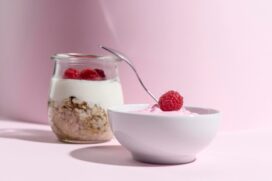 Iogurtes saborizados parecem saudáveis, mas estão entre os alimentos com maior teor de açúcar