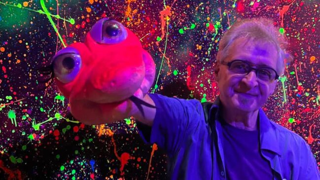 Álvaro Petersen é o artista responsável por dar vida à geniosa cobra 'Celeste'