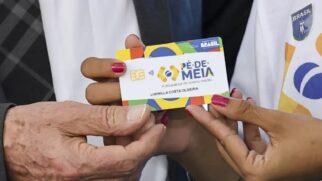 Pé-de-Meia é um programa de incentivo financeiro voltado a estudantes de baixa renda do ensino médio da rede pública