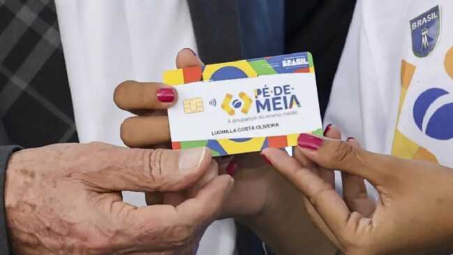 Pé-de-Meia é um programa de incentivo financeiro voltado a estudantes de baixa renda do ensino médio da rede pública