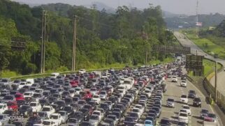 Mais de 58,2 mil veículos desceram a serra em direção à Baixada Santista desde à meia-noite
