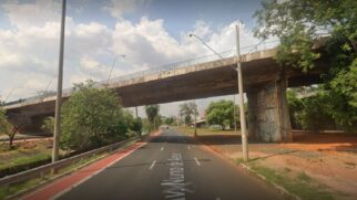 Ao chegar no viaduto João Simonetti, da rua Treze de Maio, Jorge tirou a vítima da cadeira de rodas e o jogou da ponte
