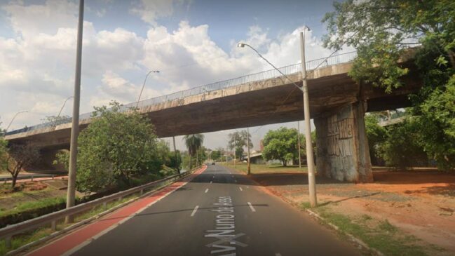 Ao chegar no viaduto João Simonetti, da rua Treze de Maio, Jorge tirou a vítima da cadeira de rodas e o jogou da ponte