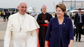 O Papa Francisco foi recebido pela então presidenta Dilma Rousseff
