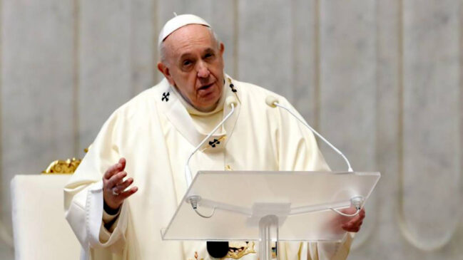 Papa Francisco está internado no hospital Gemelli, em Roma, desde 14 de fevereiro, depois que um surto de bronquite piorou e se transformou em pneumonia em ambos os pulmões