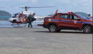 Corpo de Bombeiro atendeu ao chamado de socorro na praia de Ubatumirim, em Ubatuba