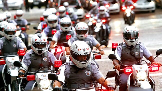 Metade da população do estado de São Paulo acredita que a violência policial impacta mais alguns grupos do que outros