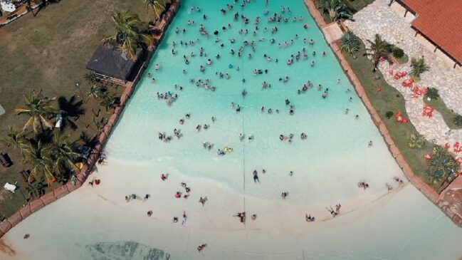 A estrutura do resort é impressionante, contando com cerca de 40 atrações