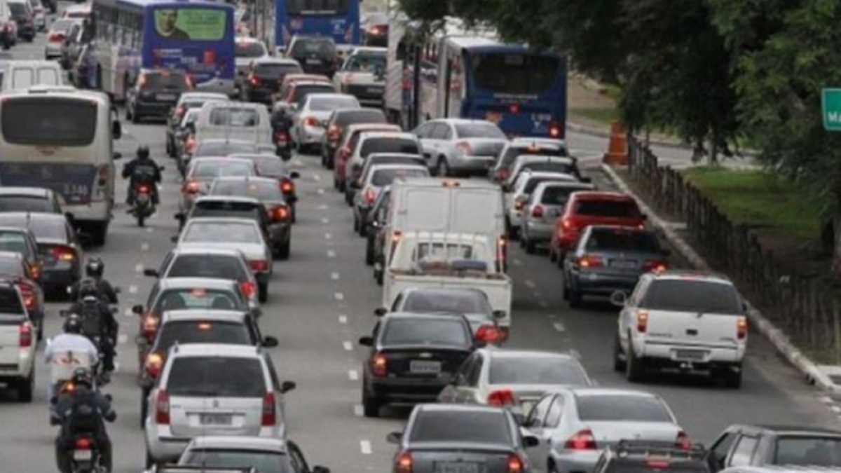 Veículos com placas finais 9 e 0 poderão circular normalmente em todo centro expandido