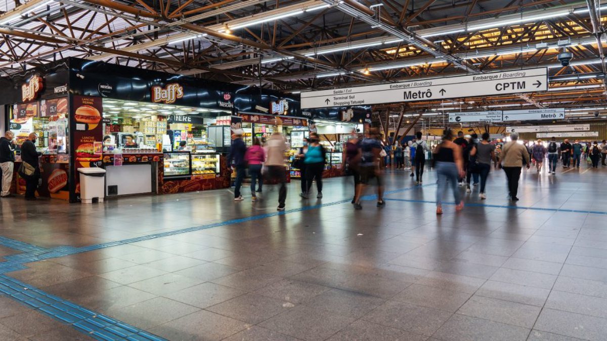 Ação ocorre em quatro estações de metrô e trem da capital paulista