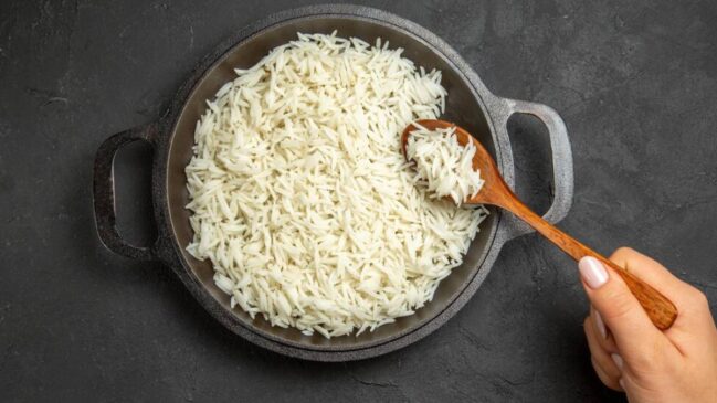 Segundo a revista Arquivos de Medicina Interna, o arroz integral ajuda a controlar os níveis de açúcar no sangue e reduz o risco de diabetes.