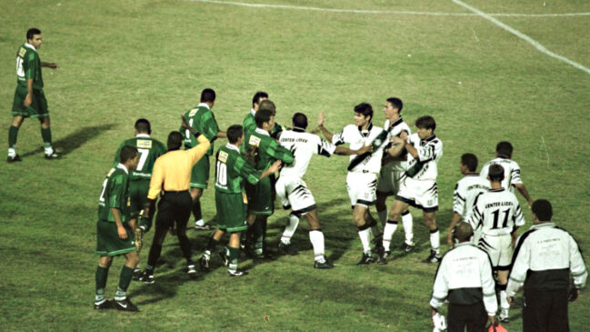 O Dérbi Campineiro, em 1999, foi o jogo com mais faltas na história do Brasil