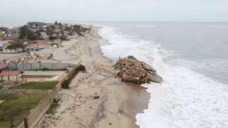 Localizada na foz do rio Paraíba do Sul, Atafona é naturalmente vulnerável à erosão