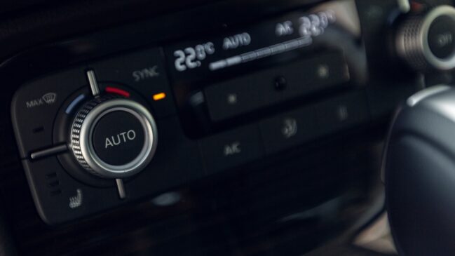 Calor no Brasil pede atenção especial ao sistema de ar-condicionado dos automóveis
