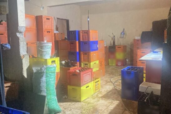 Fábrica clandestina de bebidas foi fechada em Itapecerica da Serra, na Grande São Paulo
