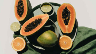 Muito popular no Brasil, o mamão está entre as frutas que mais possuem vitamina C
