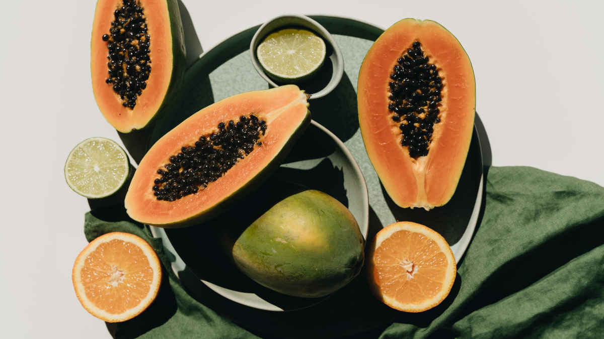Muito popular no Brasil, o mamão está entre as frutas que mais possuem vitamina C