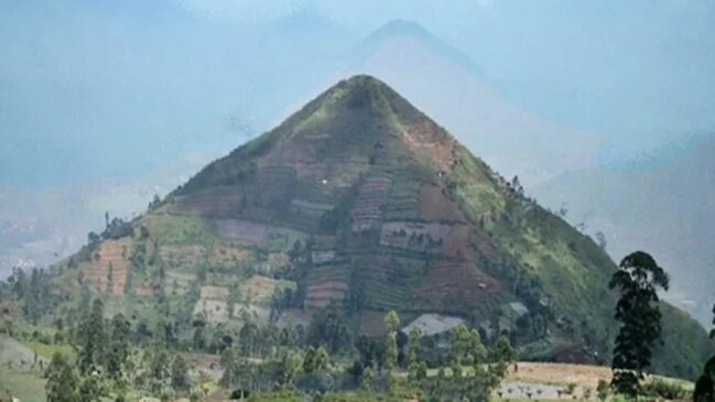 Conheça o Gunung Padang, a pirâmide mais antiga do mundo descoberta por especialistas em 2023