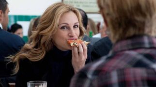 Julia Roberts visita L'Antica Pizzeria da Michele enquanto interpretava Liz Gilbert, no filme "Comer, Rezar, Amar" (2010)