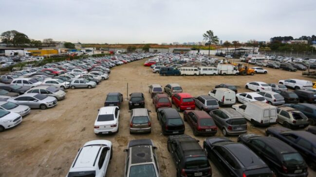 Detran organiza leilão com mais de 1,2 mil veículos em Caieiras
